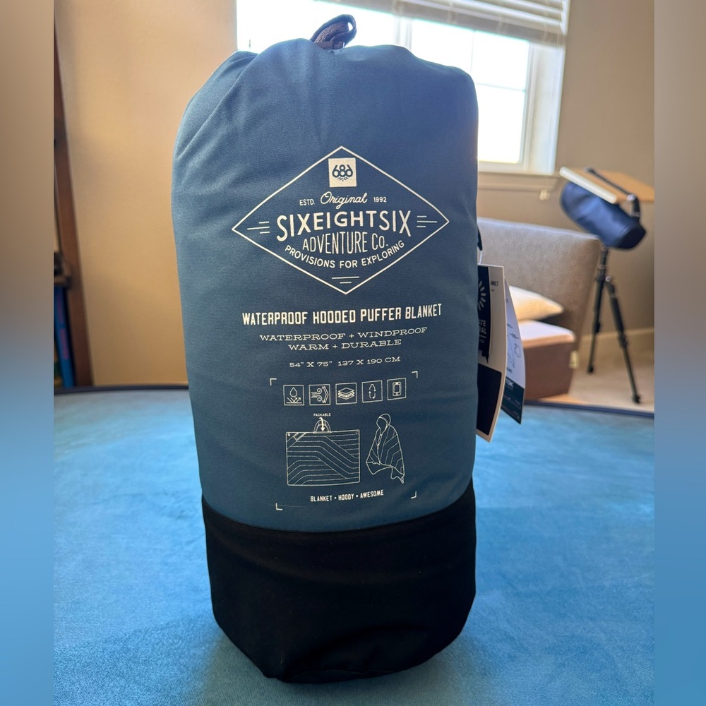 686 Waterproof/Windproof Hooded Blanket